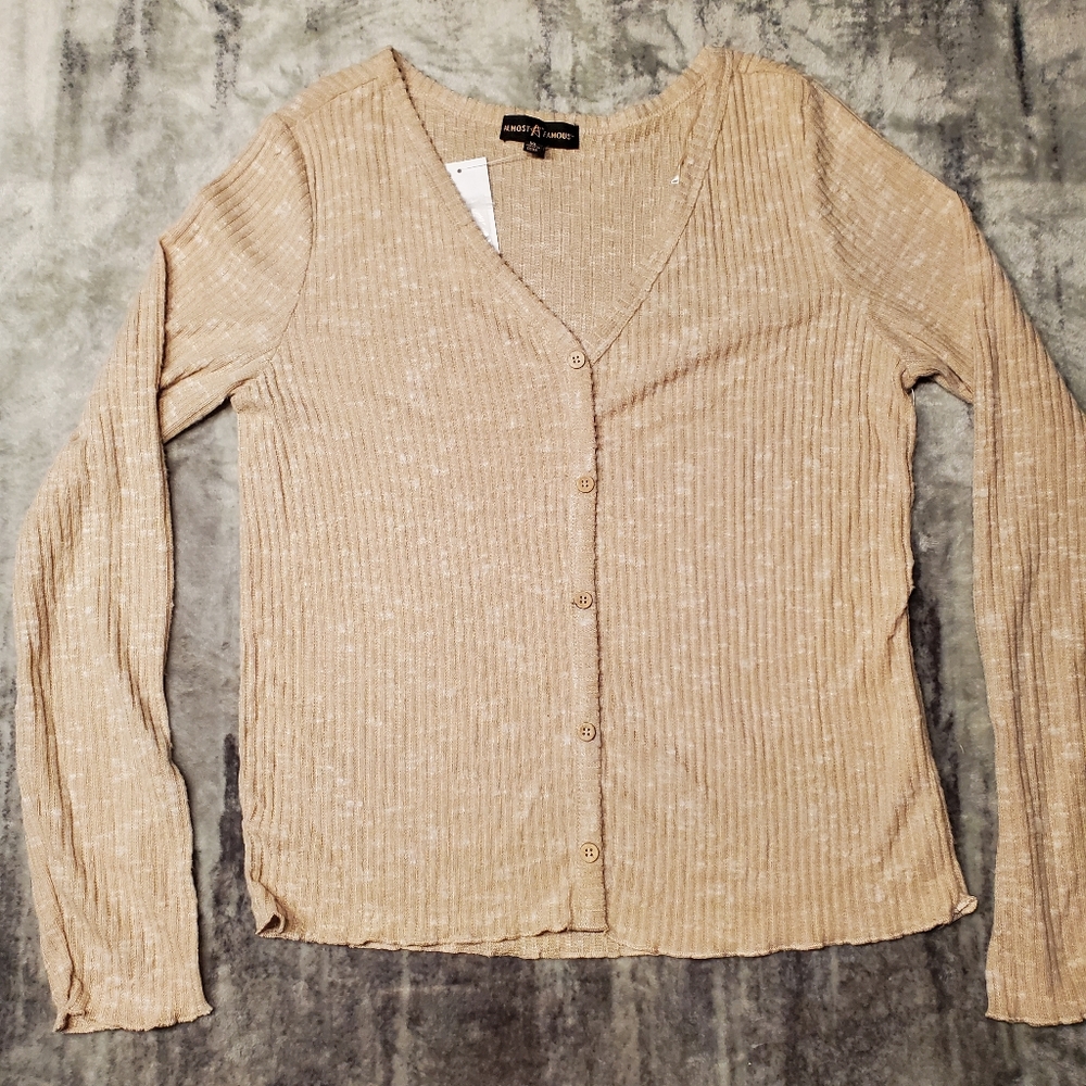 ♡♡♡♡♡  NWT long sleeve V neck knit